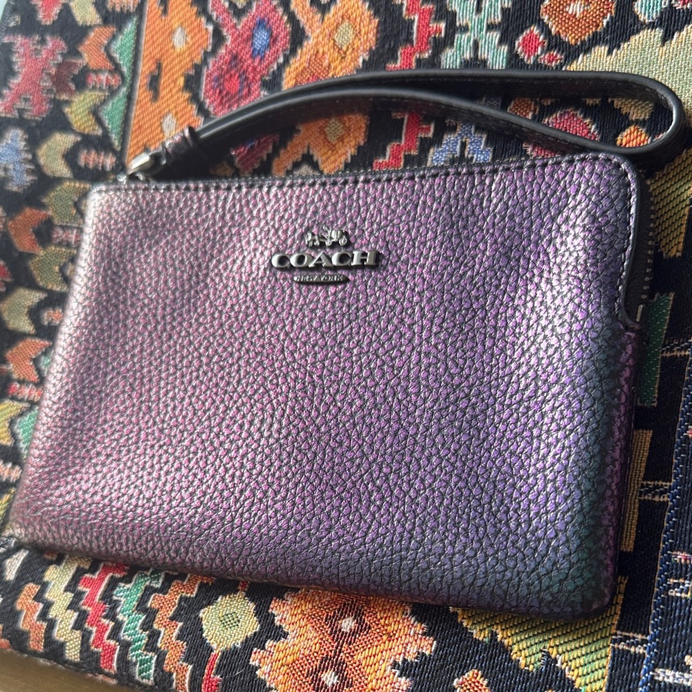 Rare Coach Holographic Green Purple Shift Leather Corner Zip Wristlet - Picture 3 of 12